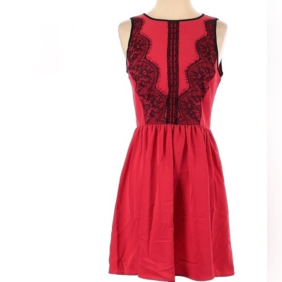 Francesca’s red and black Caberet lace backless dress size medium - Picture 2 of 7